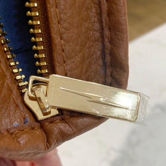 Shinola Detroit Flagship Amenity Kit Designed American Airlines Tan Leather Bag - Picture 5 of 8